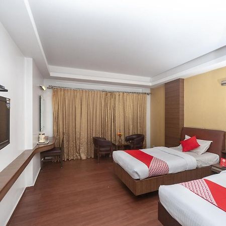 Oyo 19674 Apoorva'S Guest House Ченай Екстериор снимка