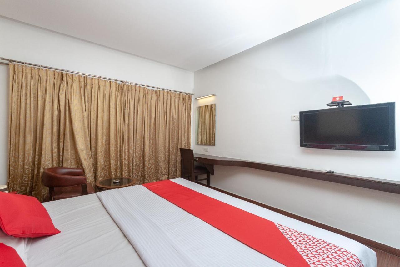 Oyo 19674 Apoorva'S Guest House Ченай Екстериор снимка