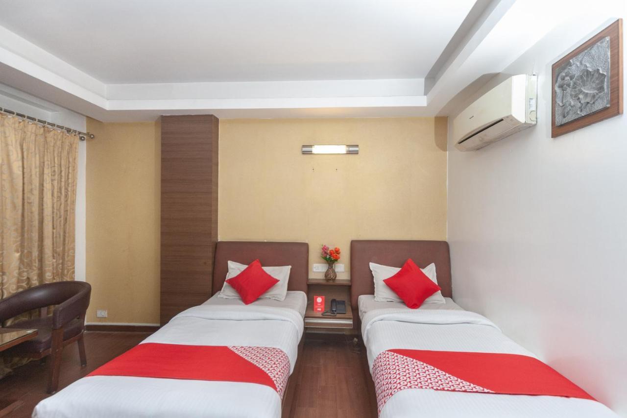 Oyo 19674 Apoorva'S Guest House Ченай Екстериор снимка