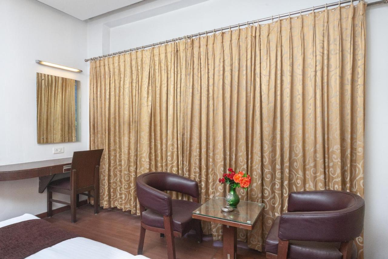 Oyo 19674 Apoorva'S Guest House Ченай Екстериор снимка
