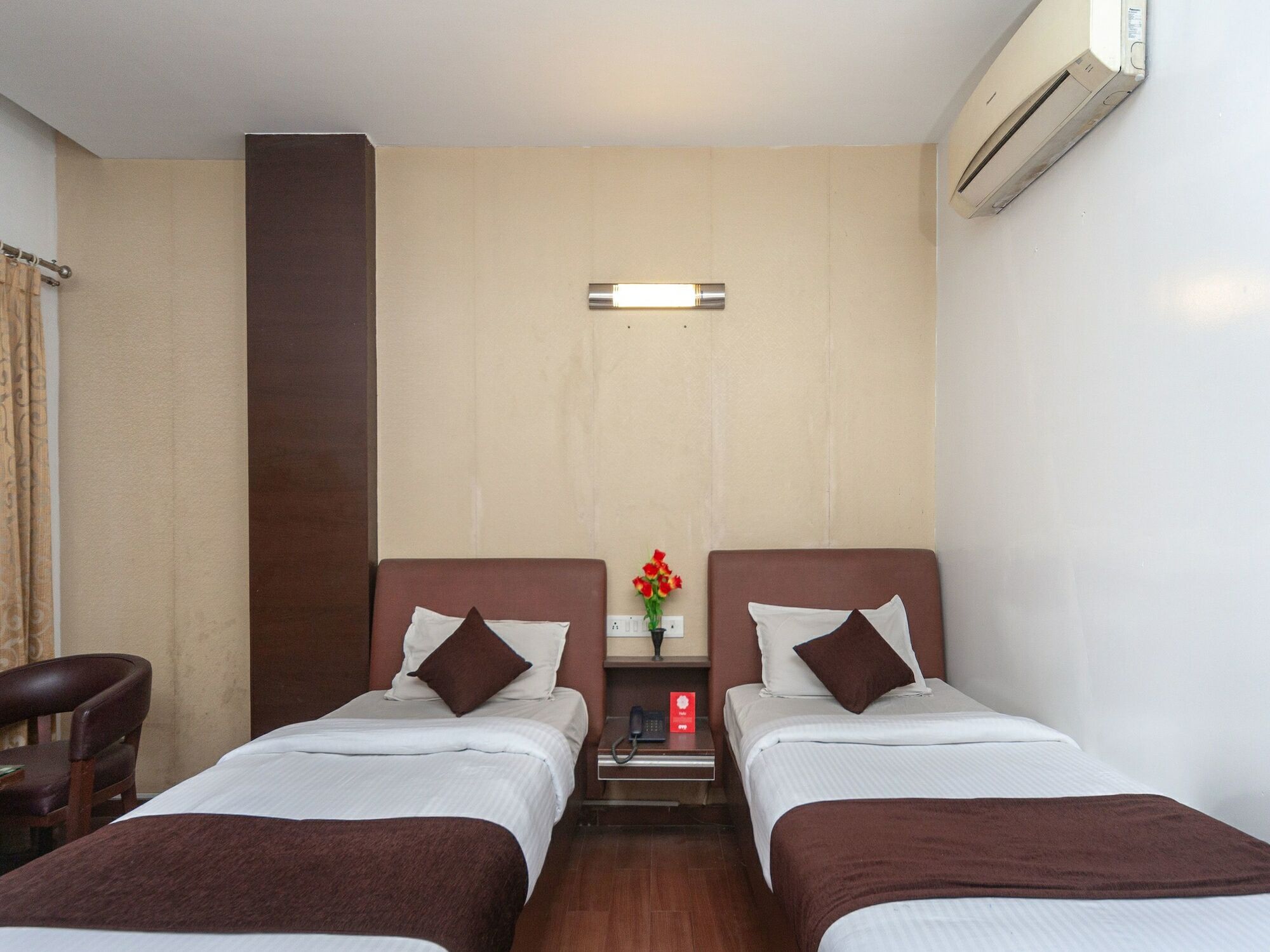 Oyo 19674 Apoorva'S Guest House Ченай Екстериор снимка
